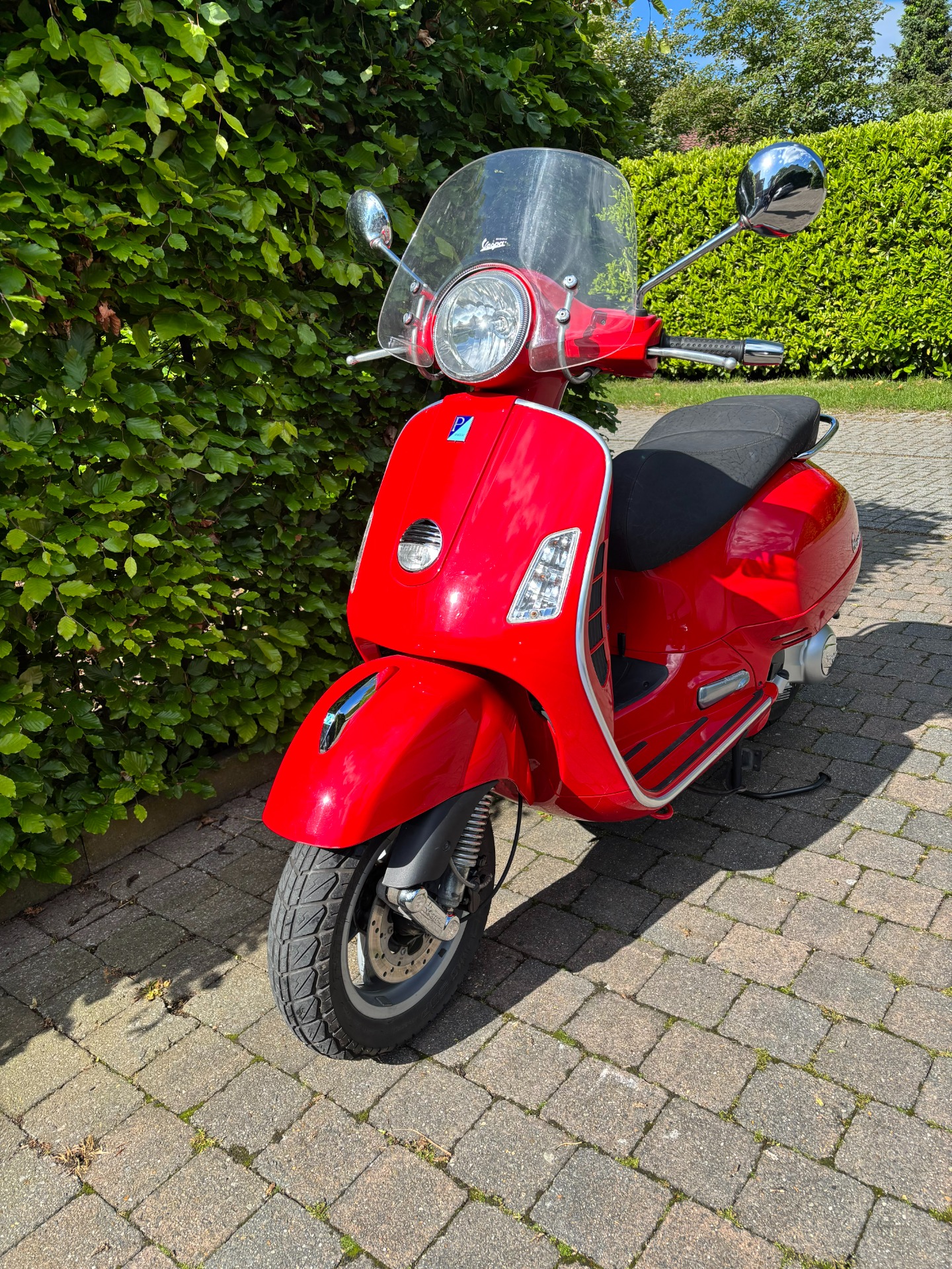 VESPA GTS125 Dragon Red VERKOCHT